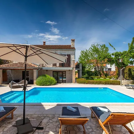 Beautiful Gospodi With Pool In Tinjan Radetići