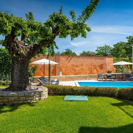 Beautiful Gospodi With Pool In Tinjan 别墅 *
