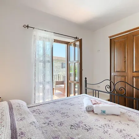 Villa Beautiful Gospodi With Pool In Tinjan *