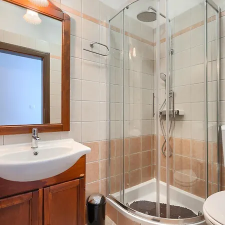 Beautiful Gospodi With Pool In Tinjan Villa Radetici