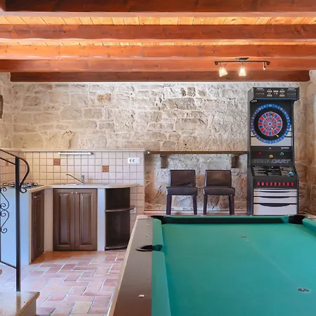 Beautiful Gospodi With Pool In Tinjan