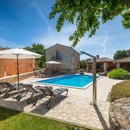 Beautiful Gospodi With Pool In Tinjan *