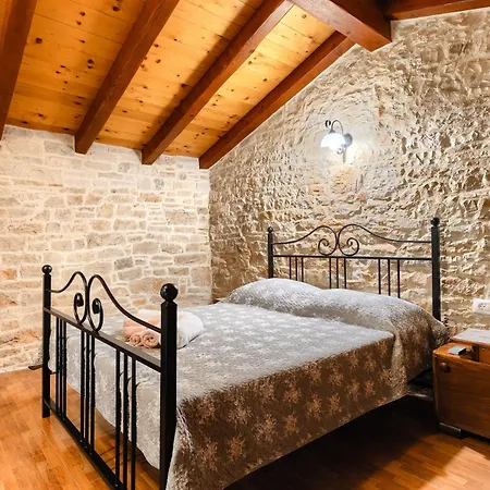 Villa Beautiful Gospodi With Pool In Tinjan *